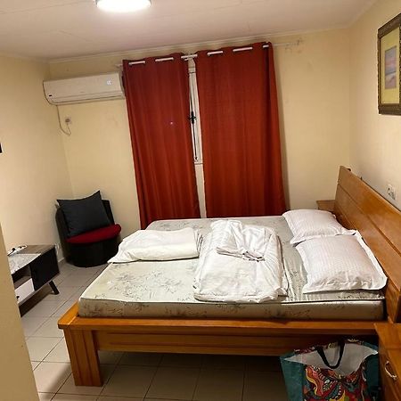 Iris Room Libreville Eksteriør bilde