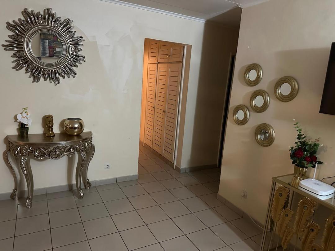 Iris Room Libreville Eksteriør bilde